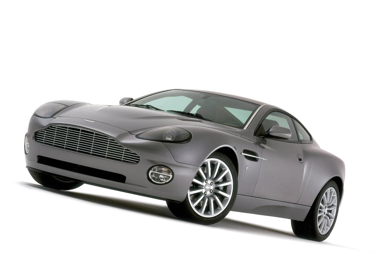Aston Martin V12 Vanquish 001.jpg